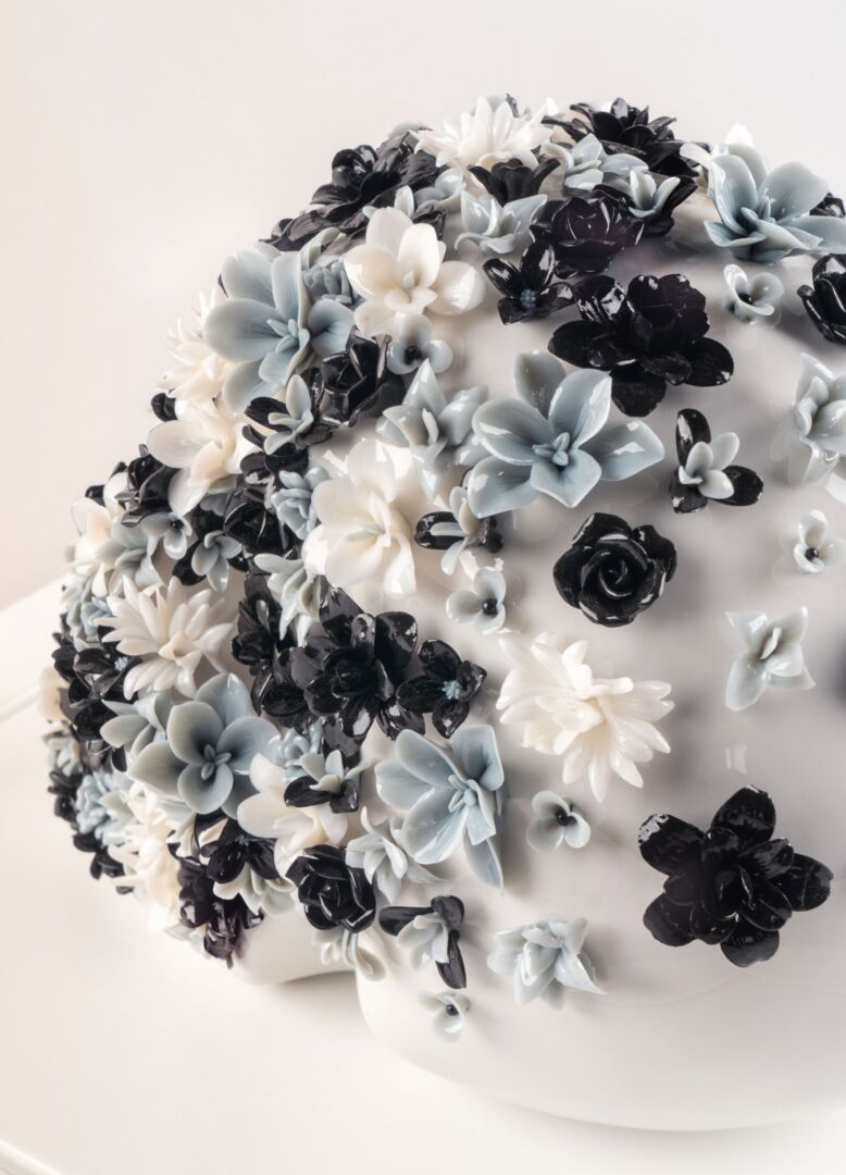Life Is Flower (Black&White) Lladro