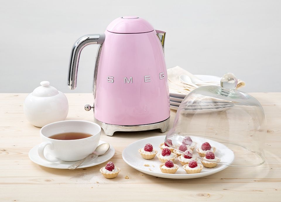 Bollitore elettrico rosa smeg anni 50