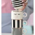 Tazze Espresso In Un Rack Bianco E Nero