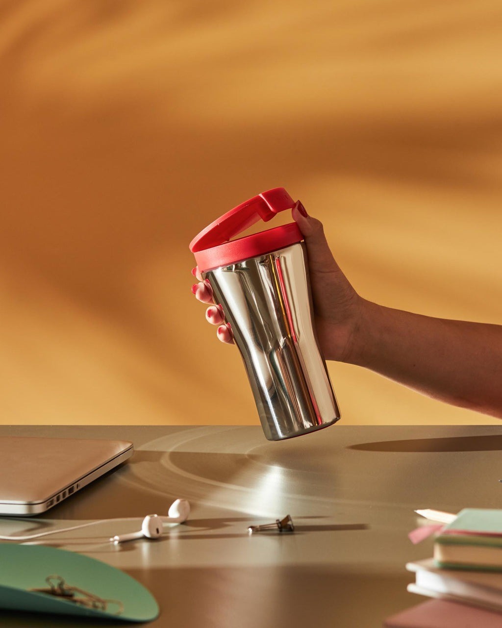 Caffa travel mug rossa a doppia parete in acciaio alessi