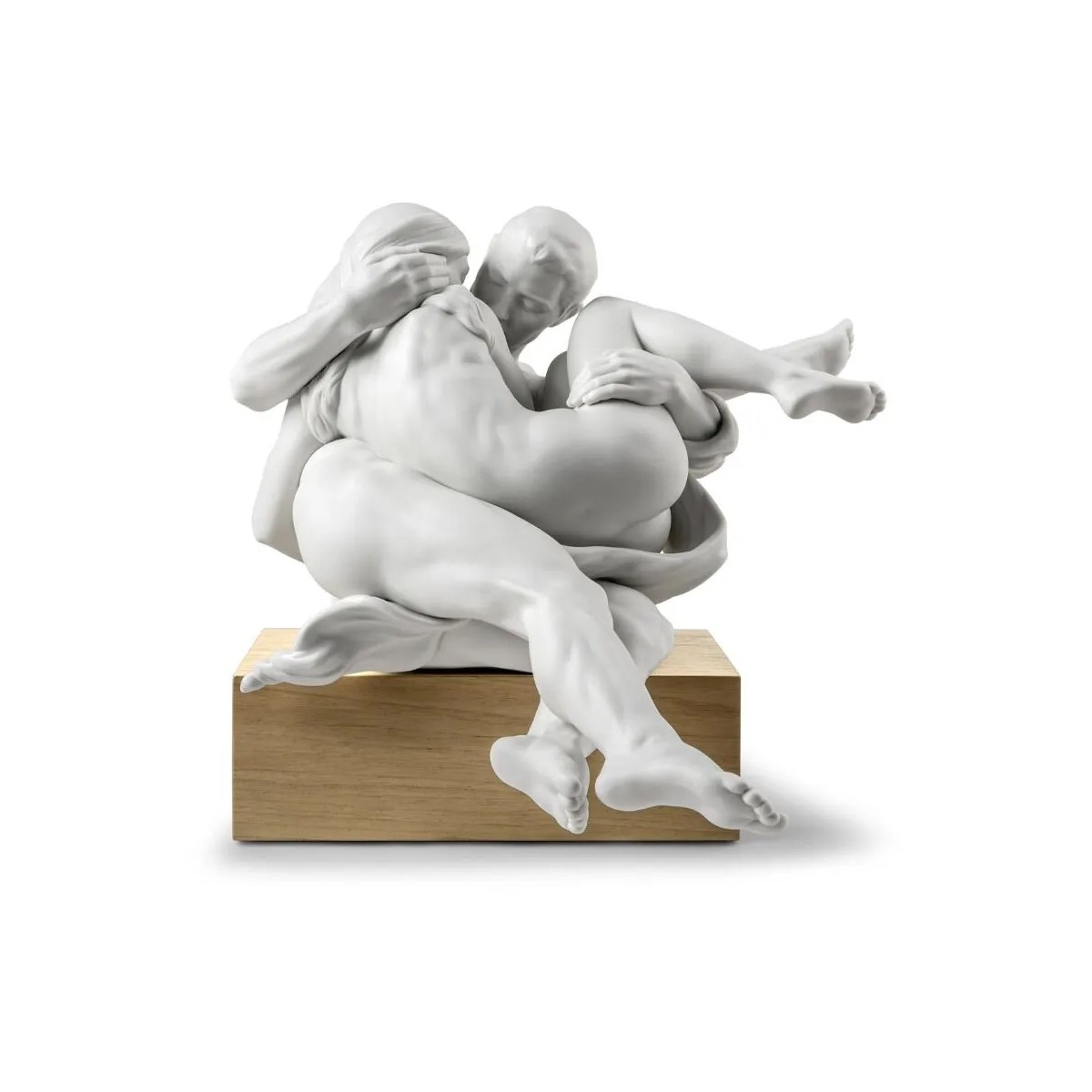 Scultura coppia abbracciata
