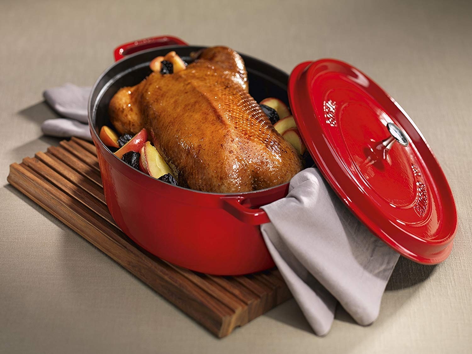La cocotte ovale rossa cm  31 staub
